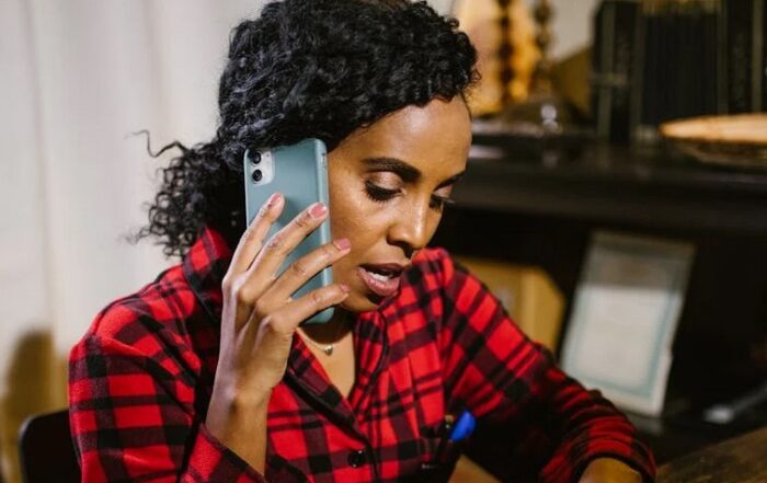 women on the phone